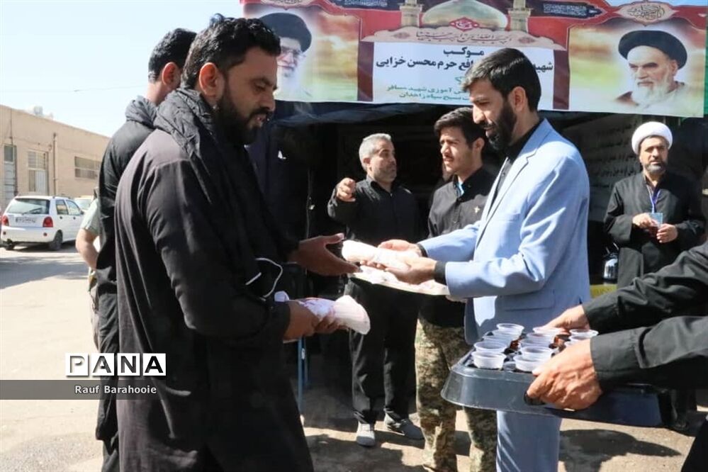 پذیرایی از زائران پاکستانی اربعین در مجتمع ورزشی شهید بهشتی زاهدان
