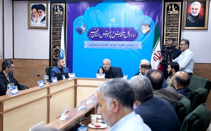 برای حل مسائل آموزش و پرورش همه باید پای کار بیایند