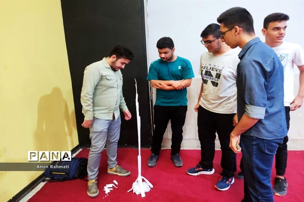 برگزاری چالش برج سازان کاغذ در کارخانه نو‌آوری