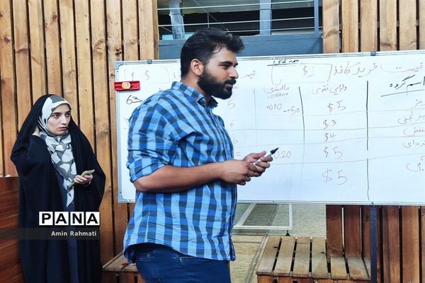 برگزاری چالش برج سازان کاغذ در کارخانه نو‌آوری