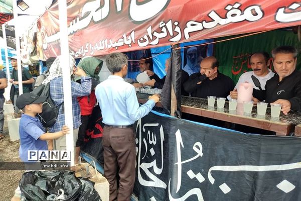 خدمت‌رسانی معلمان بهبهانی به زائران حسینی در مرز شلمچه