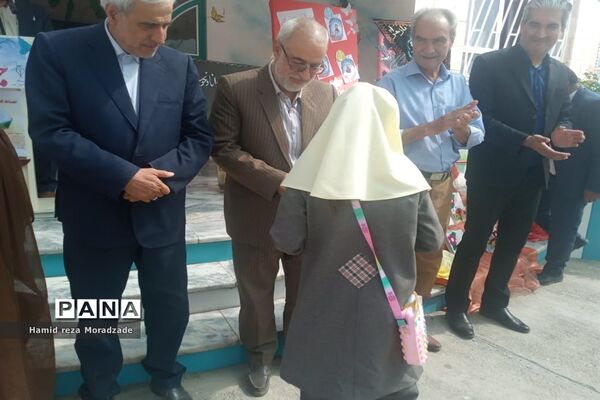 آغاز توزیع کُتُب درسی به دانش‌آموزان و مدارس کاشمر