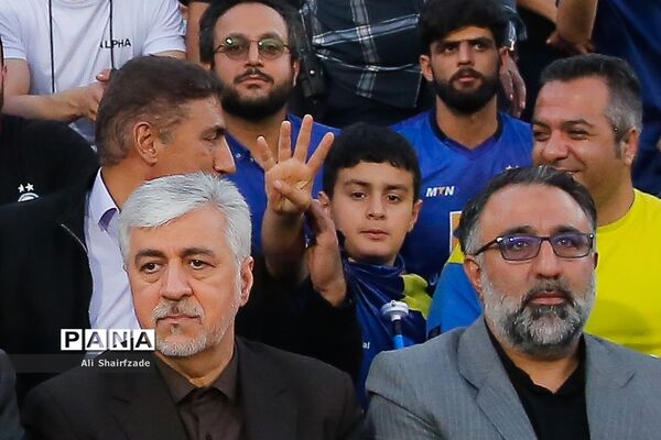 دیدار تیم های استقلال تهران و نساجی مازندران