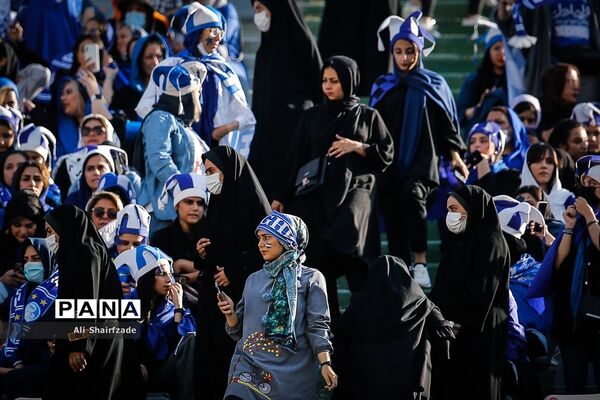 دیدار تیم های استقلال تهران و نساجی مازندران