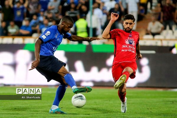 دیدار تیم های استقلال تهران و نساجی مازندران