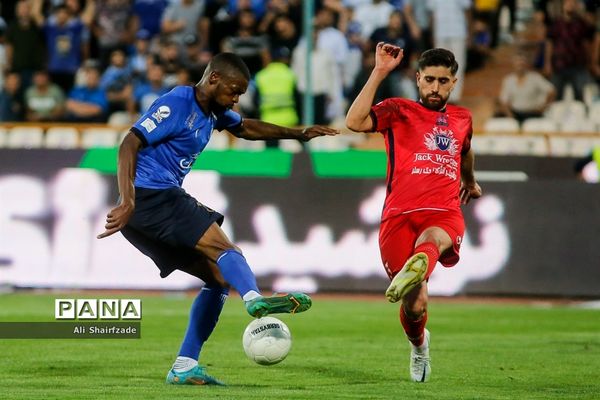 دیدار تیم های استقلال تهران و نساجی مازندران