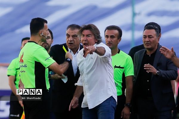 دیدار تیم های استقلال تهران و نساجی مازندران