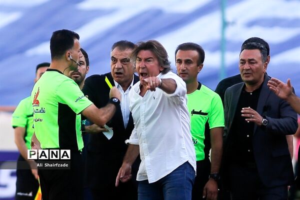 دیدار تیم های استقلال تهران و نساجی مازندران