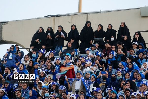 دیدار تیم های استقلال تهران و نساجی مازندران