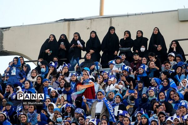 دیدار تیم های استقلال تهران و نساجی مازندران