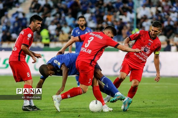 دیدار تیم های استقلال تهران و نساجی مازندران