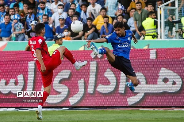 دیدار تیم های استقلال تهران و نساجی مازندران