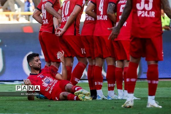 دیدار تیم های استقلال تهران و نساجی مازندران