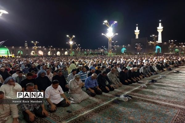 حال و هوای یک شب در حرم امام مهربانی‌ها