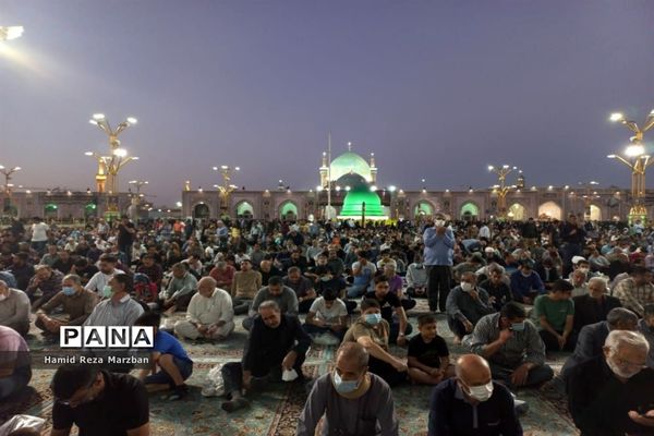 حال و هوای یک شب در حرم امام مهربانی‌ها