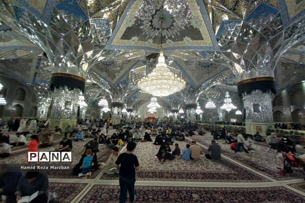 حال و هوای یک شب در حرم امام مهربانی‌ها