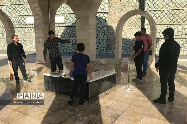 غبارروبی مزار شهدای گمنام رودهن در آستانه اربعین