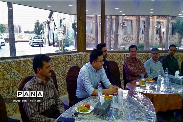 آیین تجلیل از فرهنگیان شرکت‌کننده در جشنواره معلمان هنرمند