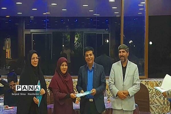 آیین تجلیل از فرهنگیان شرکت‌کننده در جشنواره معلمان هنرمند
