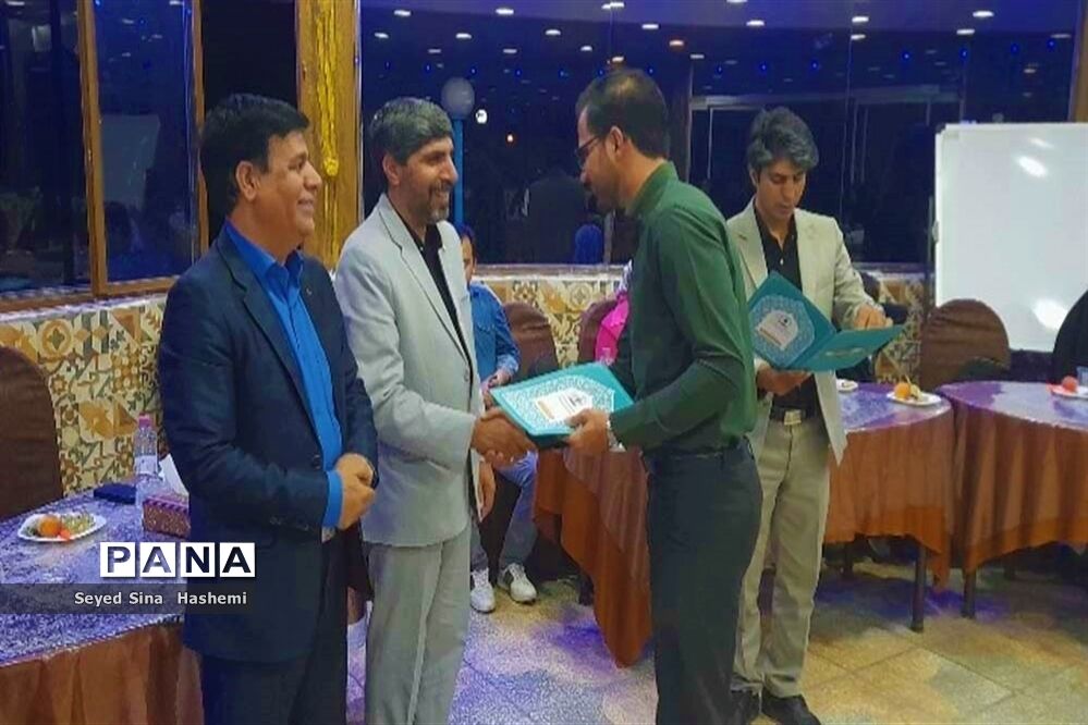 آیین تجلیل از فرهنگیان شرکت‌کننده در جشنواره معلمان هنرمند