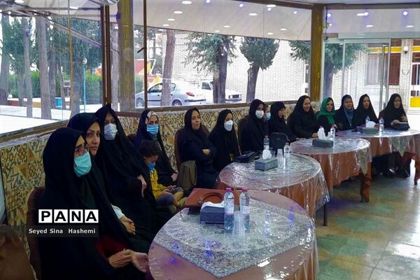آیین تجلیل از فرهنگیان شرکت‌کننده در جشنواره معلمان هنرمند