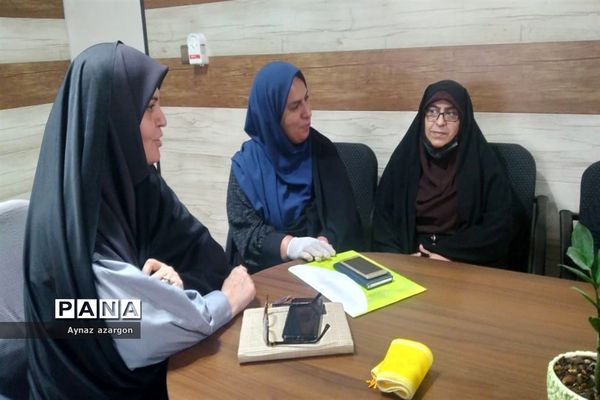 نشست اعضای مجلس دانش‌آموزی با رئیس آموزش و پرورش قائمشهر