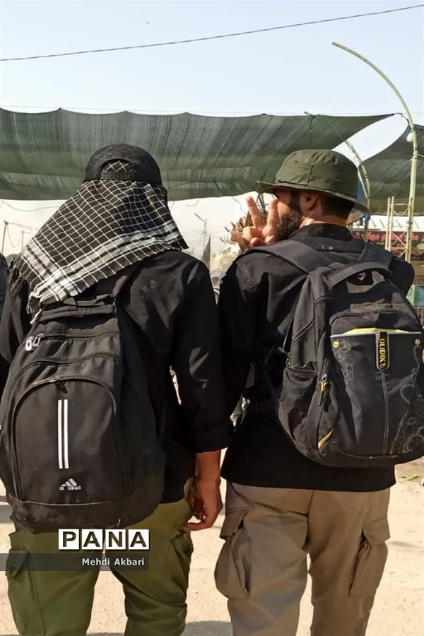 عاشقان حسینی در مسیر شهرنجف به کربلا