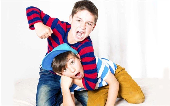 کودکان چطور در دعوا‌ها از خود دفاع کنند؟