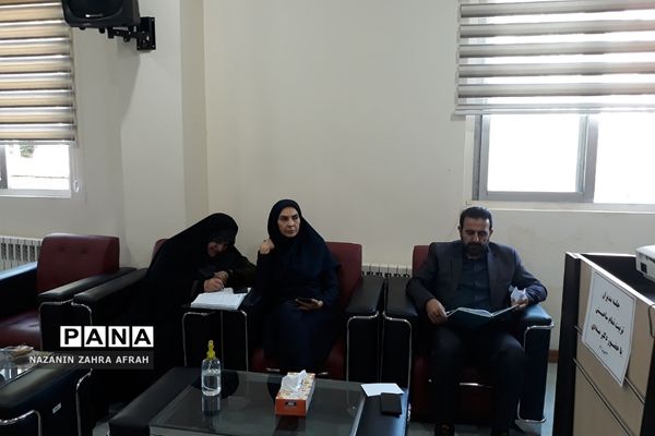 جلسه گفتمان‌سازی سند تحول در اداره آموزش و پرورش رودهن