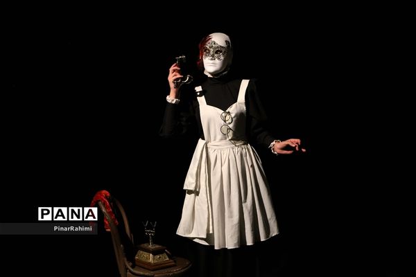 نمایش «‌پاپن‌ها» در صحنه