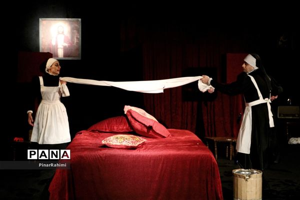 نمایش «‌پاپن‌ها» در صحنه