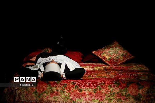 نمایش «‌پاپن‌ها» در صحنه