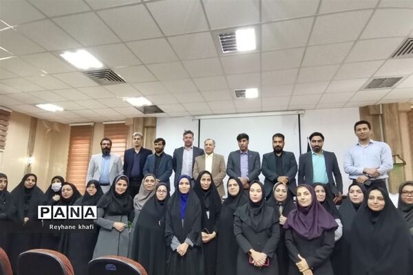 مراسم تقدیر از مربیان و دانش‌آموزان‌ برگزیده شهرستان پاکدشت