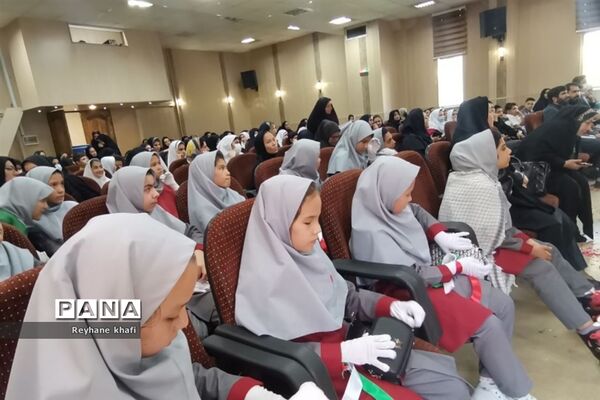 مراسم تقدیر از مربیان و دانش‌آموزان‌ برگزیده شهرستان پاکدشت