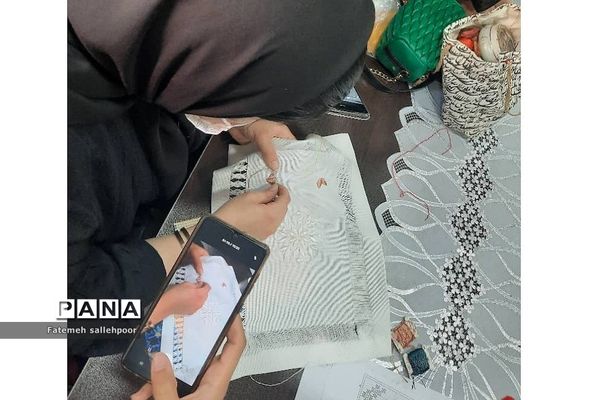 احیای هنر خامه‌دوزی سیستان به دست بانوان قرچکی