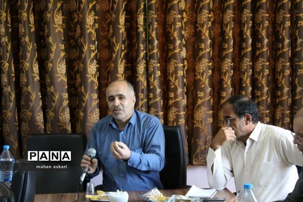 نشست مدیران مدارس در گلوگاه