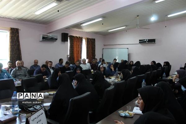 نشست مدیران مدارس در گلوگاه