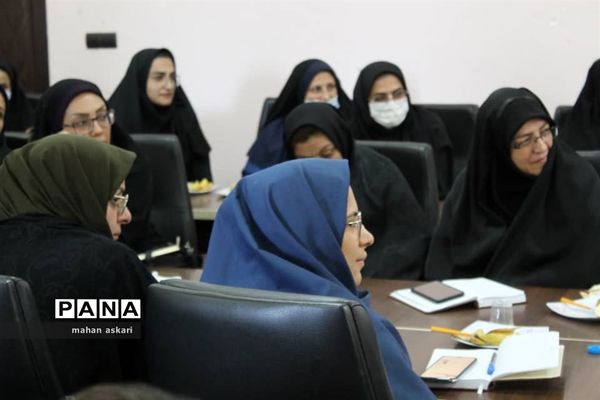 نشست مدیران مدارس در گلوگاه