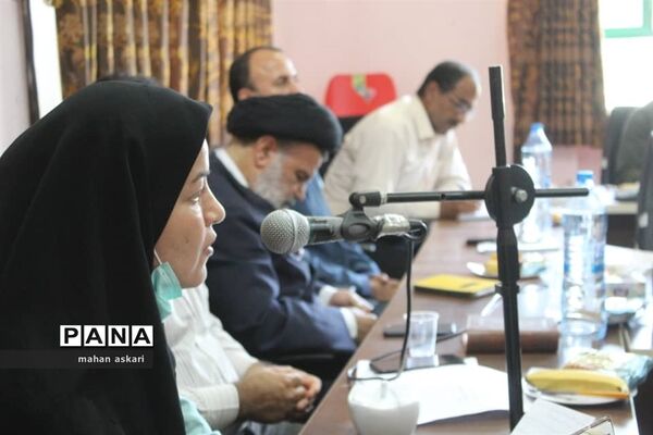 نشست مدیران مدارس در گلوگاه