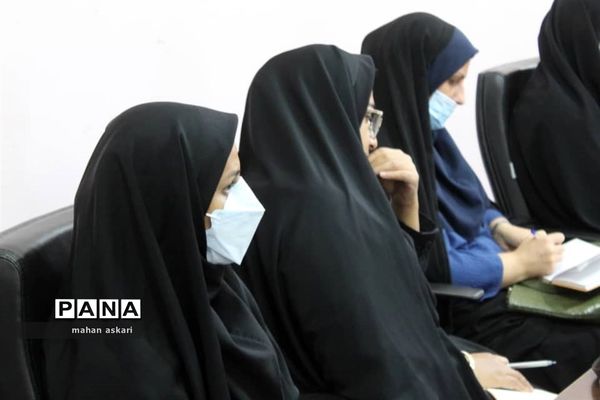 نشست مدیران مدارس در گلوگاه