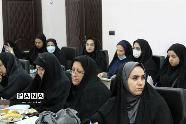 نشست مدیران مدارس در گلوگاه