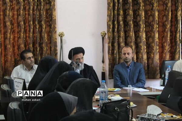 نشست مدیران مدارس در گلوگاه