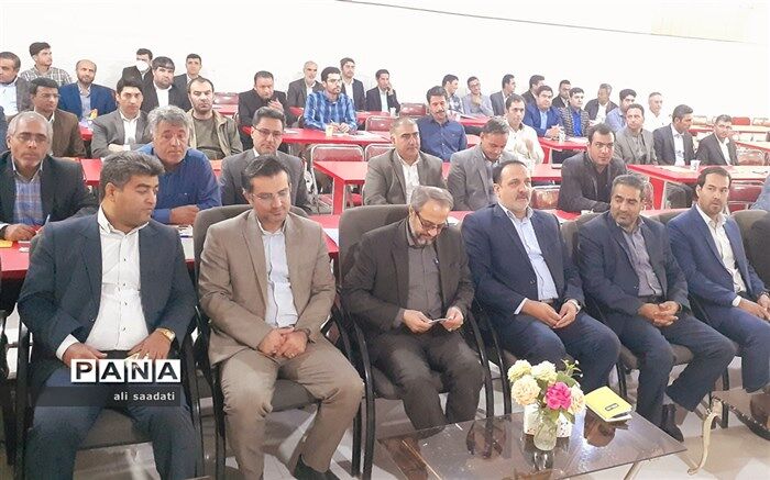 خط مقدم آموزش و پرورش، مدیران مدارس هستند