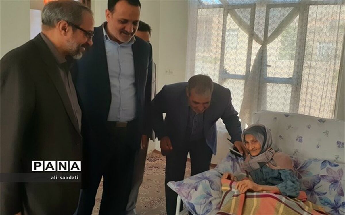 دیدار مدیرکل آموزش و پرورش خراسان‌ رضوی با خانواده معلم شهید محمد افجسته کلات