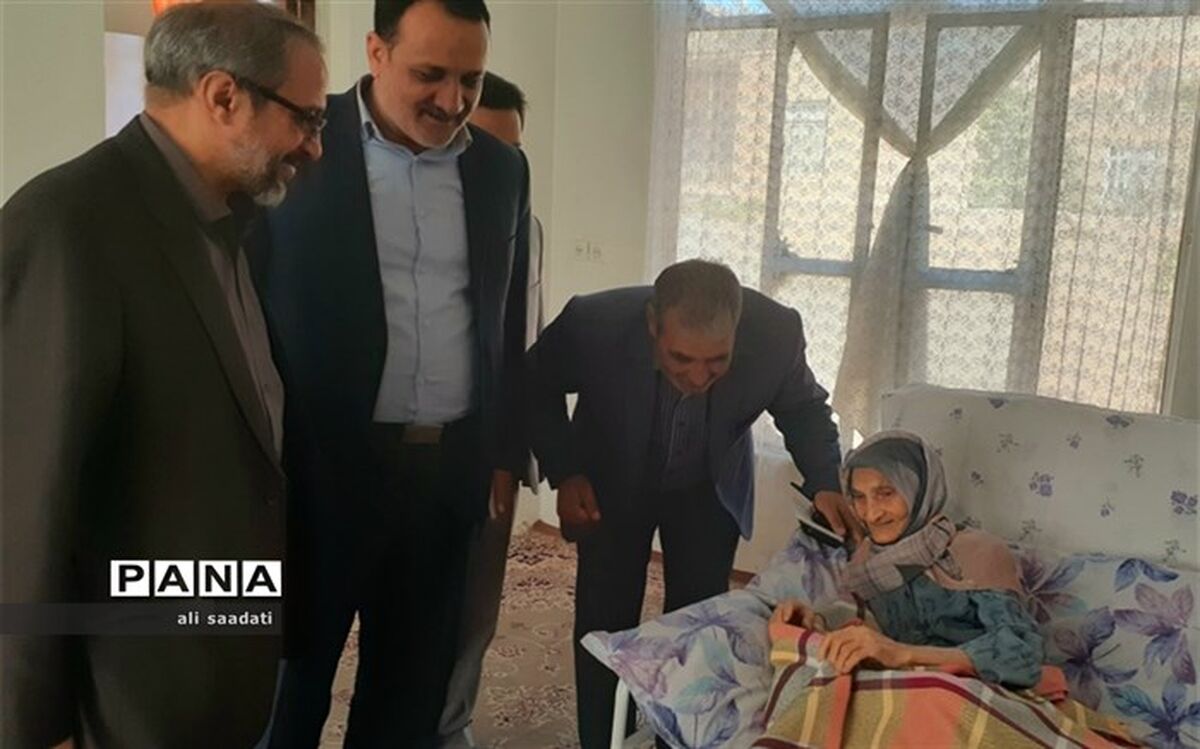 دیدار مدیرکل آموزش و پرورش خراسان‌ رضوی با خانواده معلم شهید محمد افجسته کلات