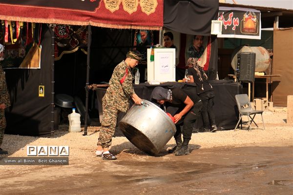 شور عاشقان حسینی در خدمت به زائران اربعین در مرز شلمچه