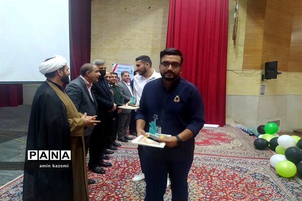 مراسم تجلیل از برگزیدگان هشتمین جشنواره ستارگان علمی در داراب استان فارس