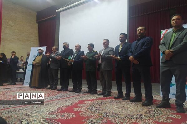 مراسم تجلیل از برگزیدگان هشتمین جشنواره ستارگان علمی در داراب استان فارس