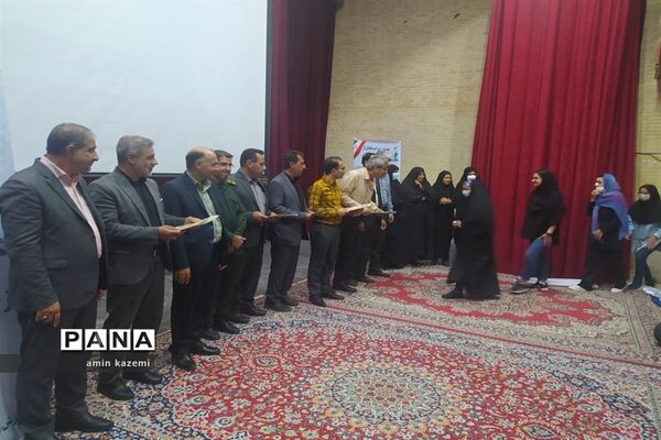 مراسم تجلیل از برگزیدگان هشتمین جشنواره ستارگان علمی در داراب استان فارس