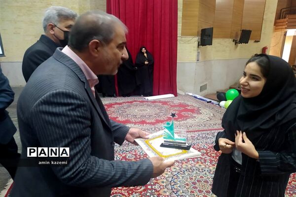 مراسم تجلیل از برگزیدگان هشتمین جشنواره ستارگان علمی در داراب استان فارس